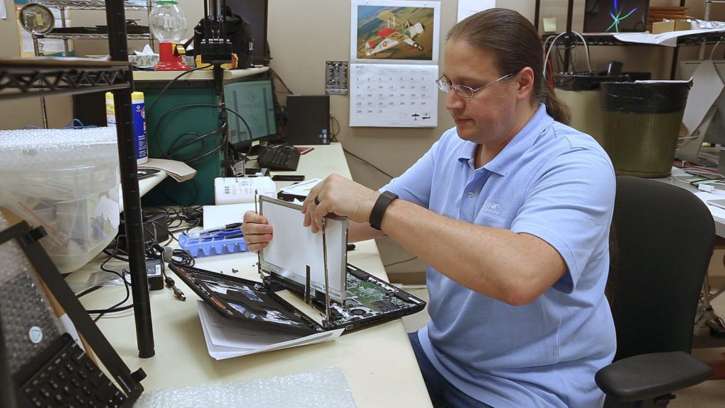 A CRC tech repairs a Lenovo