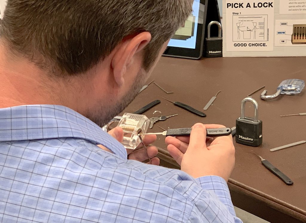 Man tries to pick a lock at the 2019 SecurityCon