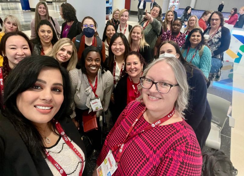 A group selfie of about two dozen women at the EDUCAUSE conference in 2023